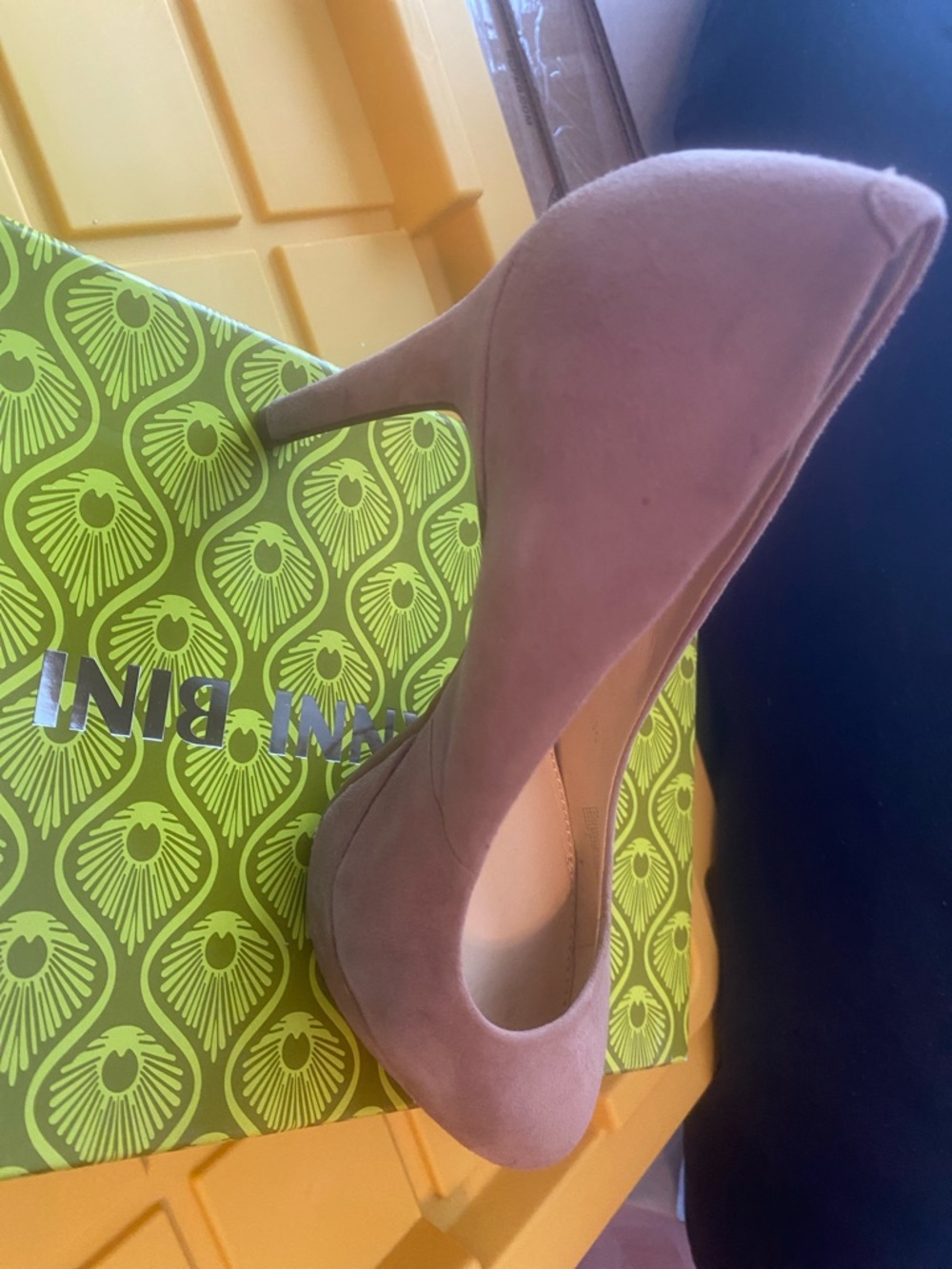 Gianni Bini beige Suede Platform Pump - Picture 4 of 5